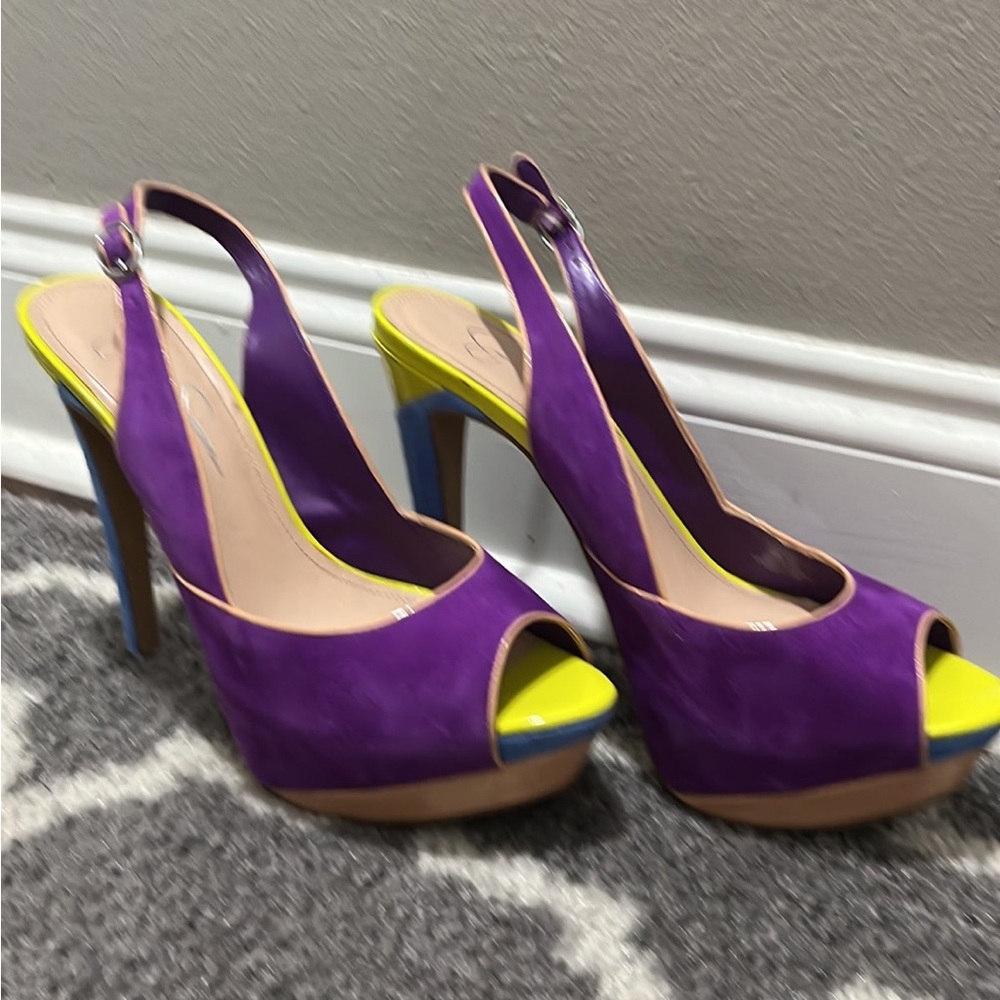 Heels - Picture 3 of 3
